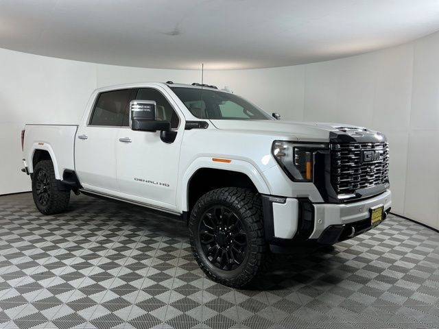 Used 2024 GMC Sierra 3500 Denali Ultimate AWD/4WD image 3