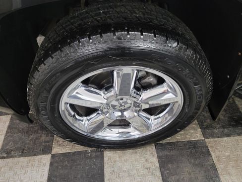 Used 2014 Chevrolet Suburban LTZ image 35