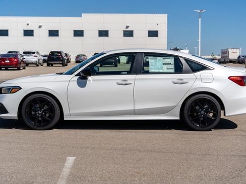 Used 2024 Honda Civic Sport image 4