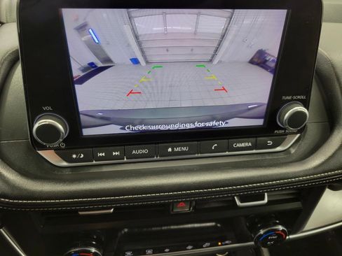 Used 2025 Nissan Rogue SV image 15