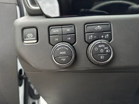 Used 2025 Chevrolet Silverado 1500 LT Trail Boss w/ Dark Appearance Package AWD/4WD image 24