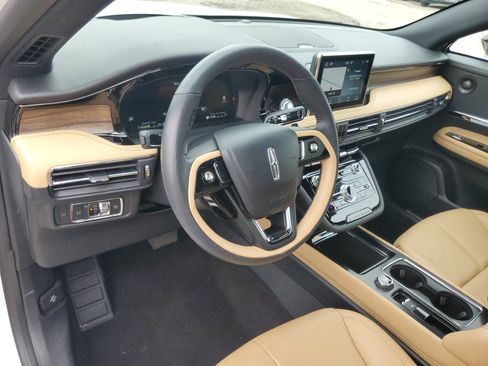 Certified 2022 Lincoln Corsair Reserve w/ Equipment Group 201A AWD/4WD image 11