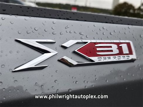 New 2026 GMC Sierra 1500 Elevation w/ LPO, Elevation Black Package image 15