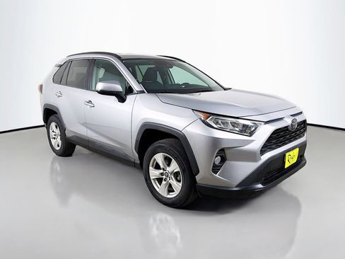 Used 2021 Toyota RAV4 XLE AWD/4WD image 4