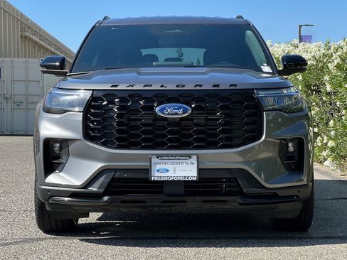 Used 2025 Ford Explorer ST-Line w/ ST-Line Street Pack AWD/4WD image 10
