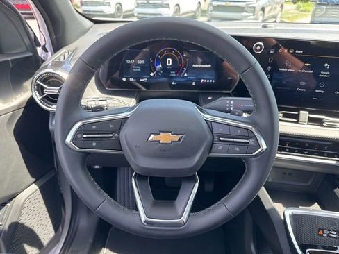 New 2026 Chevrolet Equinox LT w/ Convenience Package II AWD/4WD image 17