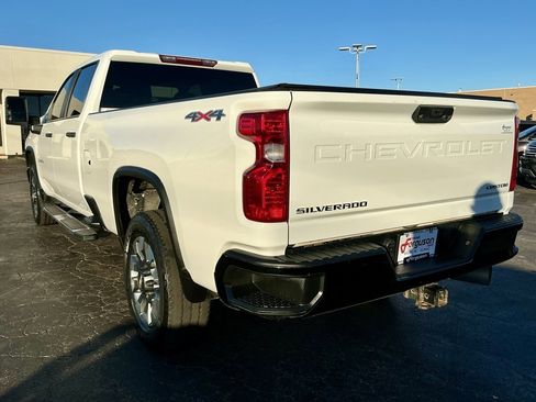 Used 2022 Chevrolet Silverado 2500 Custom w/ Custom Value Package image 13
