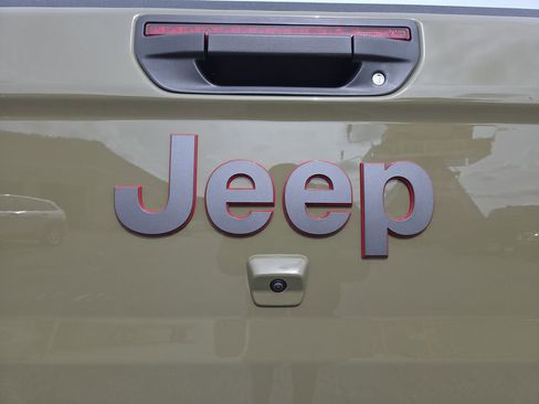New 2026 Jeep Gladiator Rubicon w/ Steel Power Dome Hood Package AWD/4WD image 30