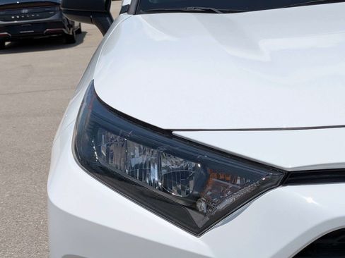 Used 2022 Toyota RAV4 LE FWD image 10