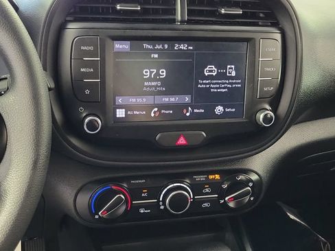Used 2025 Kia Soul LX w/ LX Technology Package FWD image 28