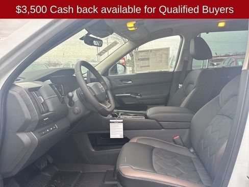 New 2026 Nissan Pathfinder Platinum image 18