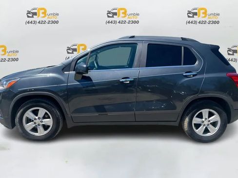 Used 2017 Chevrolet Trax LT w/ LT Convenience Package FWD image 8
