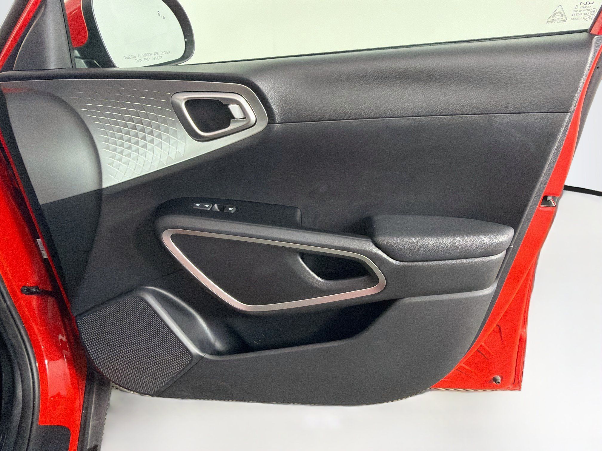 Used 2025 Kia Soul LX w/ LX Technology Package FWD image 32