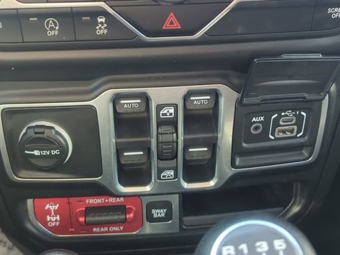 Used 2018 Jeep Wrangler Unlimited Rubicon image 6