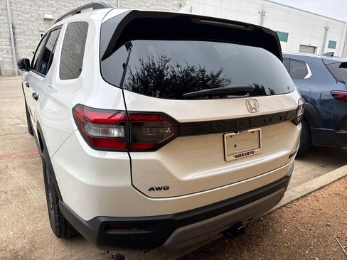 Used 2025 Honda Pilot TrailSport image 8