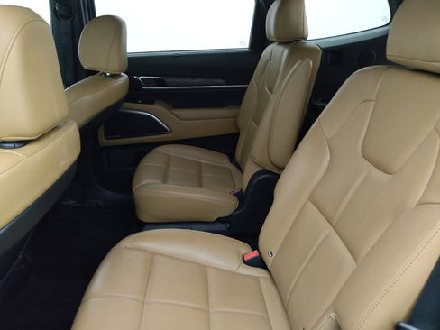 Used 2021 Kia Telluride SX w/ Towing Package FWD image 18