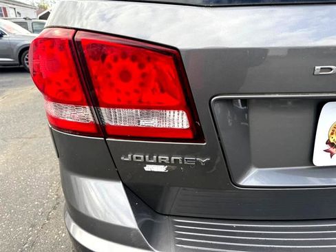 Used 2013 Dodge Journey SE image 29