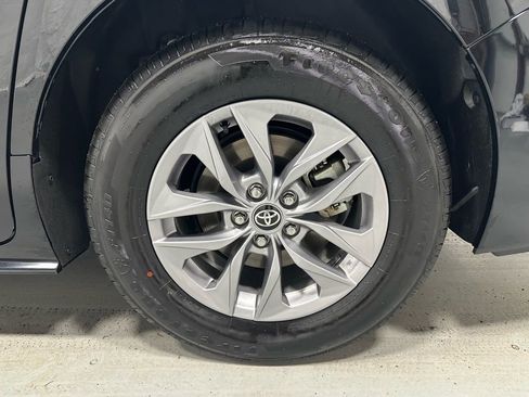 Used 2025 Toyota Sienna LE image 67