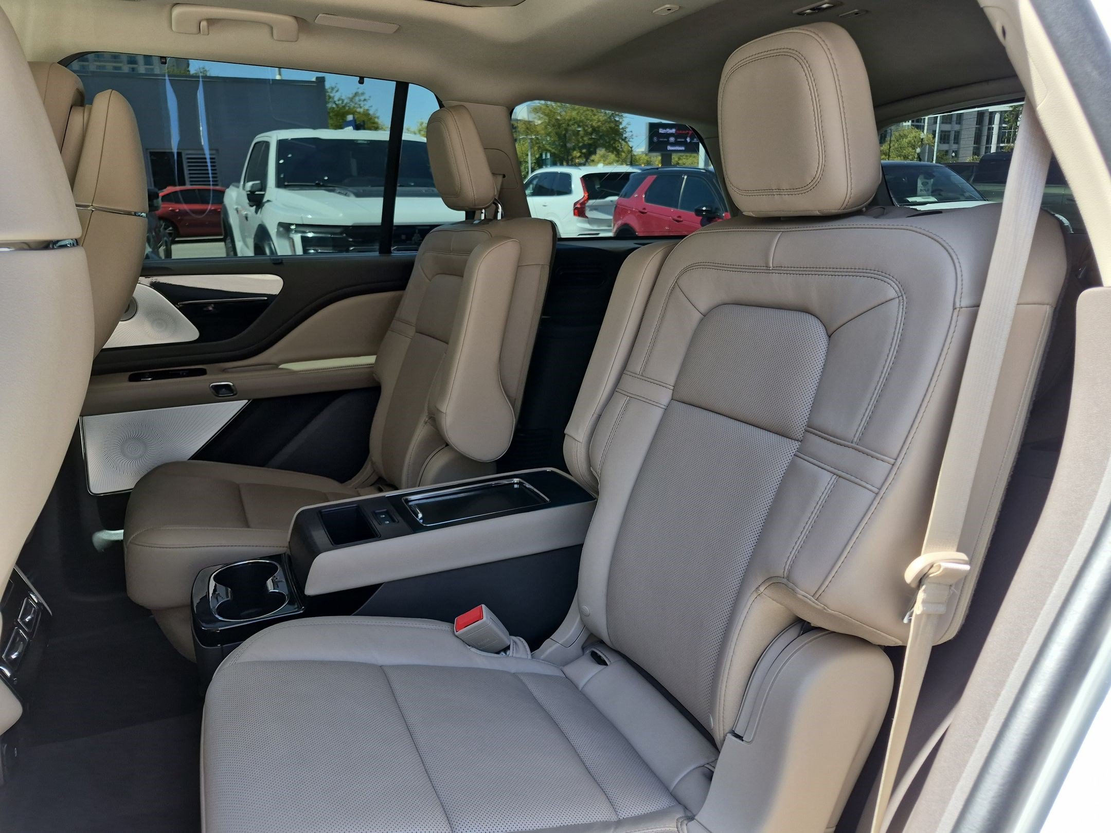 Used 2024 Lincoln Aviator Reserve w/ Equipment Group 201A AWD/4WD image 29