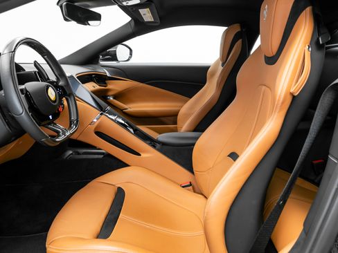 Certified 2024 Ferrari Roma image 5