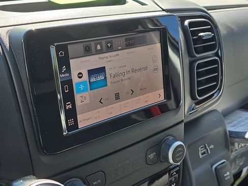 Used 2025 RAM ProMaster 2500 w/ Convenience Group image 17