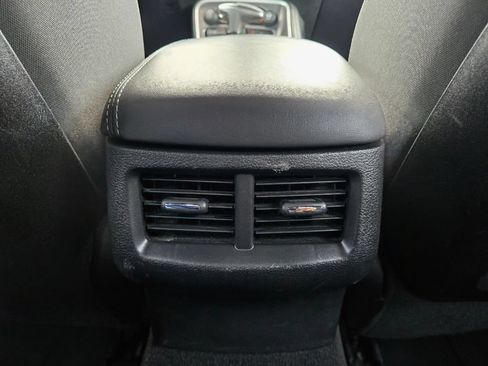 Used 2019 Dodge Challenger SXT RWD image 39