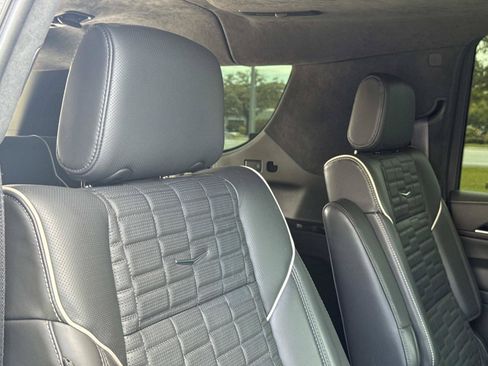Used 2023 Cadillac Escalade ESV V AWD/4WD image 27