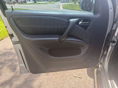 Used 2004 Mercedes-Benz ML 350 4MATIC w/ Sunroof Pkg image 11