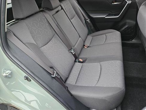 Used 2022 Toyota RAV4 XLE image 18