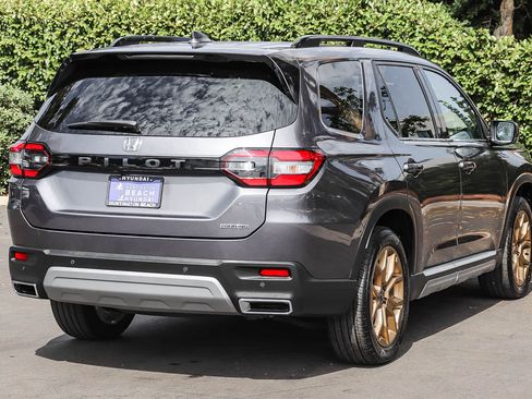 Used 2024 Honda Pilot Touring image 6