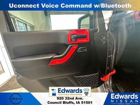 Used 2017 Jeep Wrangler Unlimited Sahara w/ Connectivity Group AWD/4WD image 21
