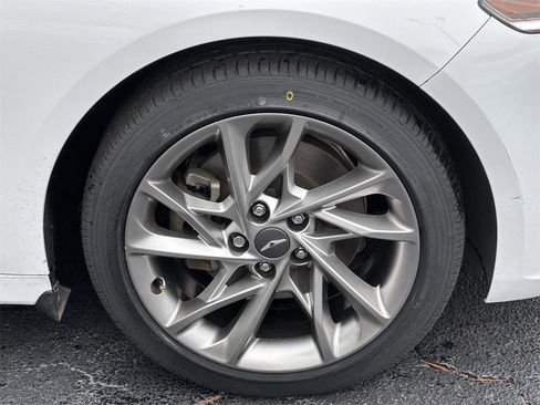 Used 2022 Genesis G70 2.0T image 12