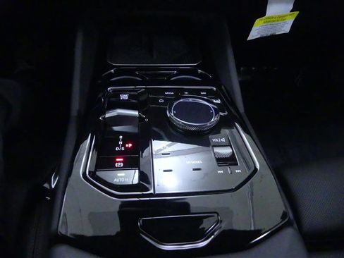 Used 2025 BMW 530i xDrive w/ Premium Package image 21