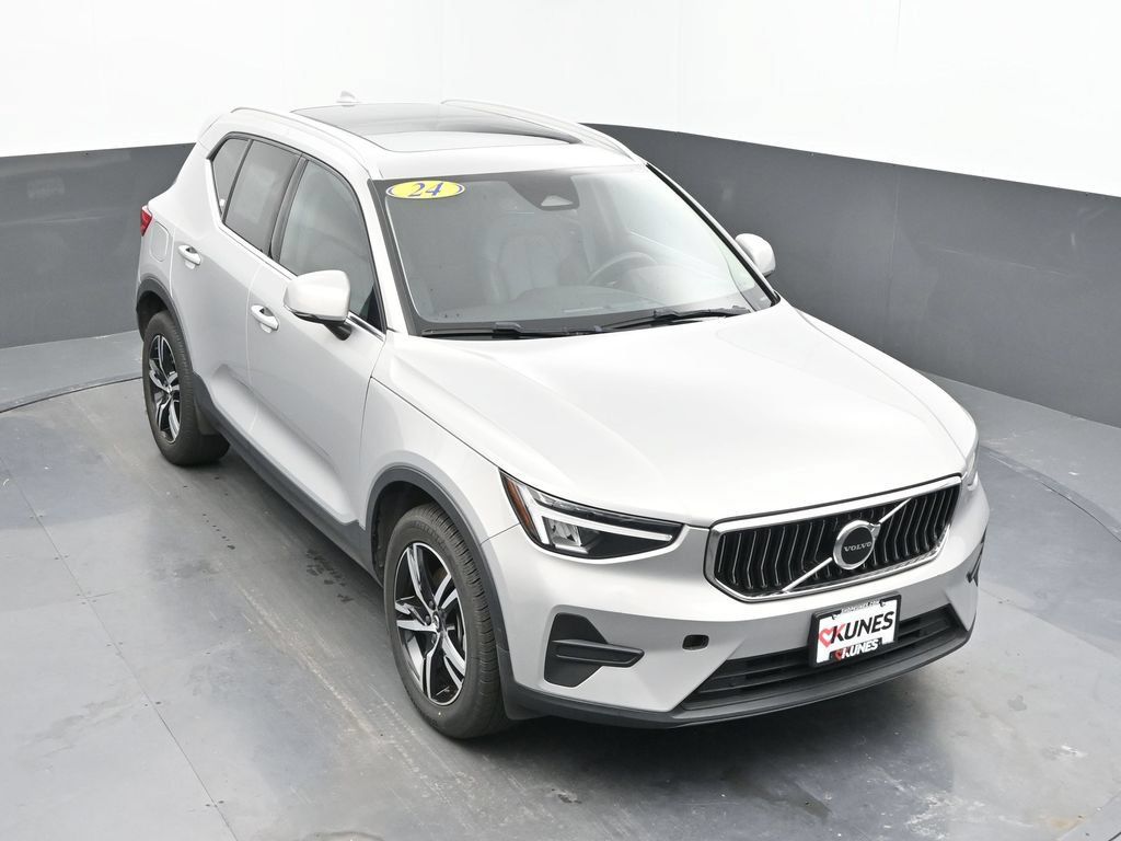 Used 2024 Volvo XC40 B5 Core AWD/4WD image 35