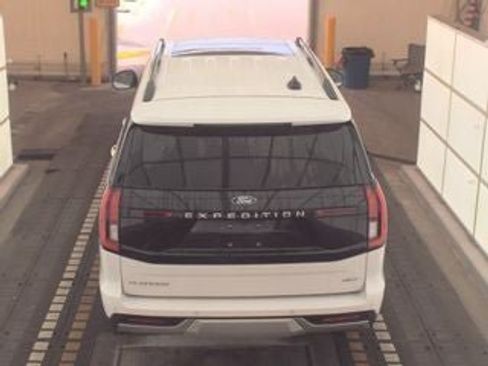 Used 2025 Ford Expedition Max Platinum AWD/4WD image 4