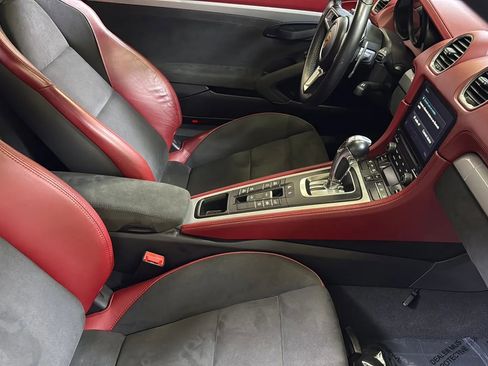 Used 2022 Porsche 718 Boxster Spyder RWD image 22
