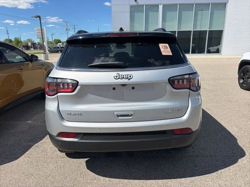 Used 2025 Jeep Compass Limited AWD/4WD image 8