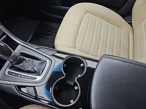 Used 2018 Ford Edge SE w/ Cargo Accessory Package image 27