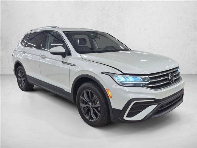 Used 2023 Volkswagen Tiguan SE AWD/4WD image 3