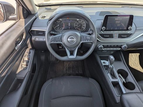 Used 2025 Nissan Altima 2.5 SV FWD image 28