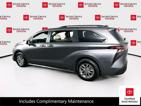 Certified 2024 Toyota Sienna XLE FWD image 7