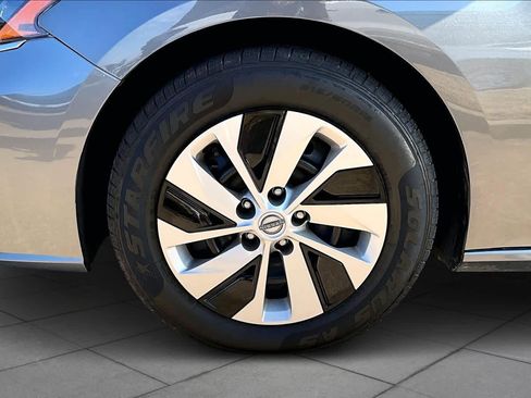 Used 2024 Nissan Altima 2.5 S image 10