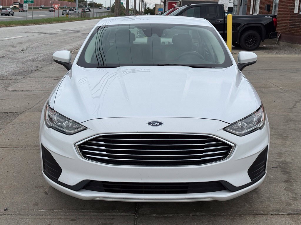 Used 2019 Ford Fusion SE FWD image 2