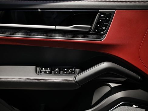 New 2025 Porsche Cayenne Turbo image 21