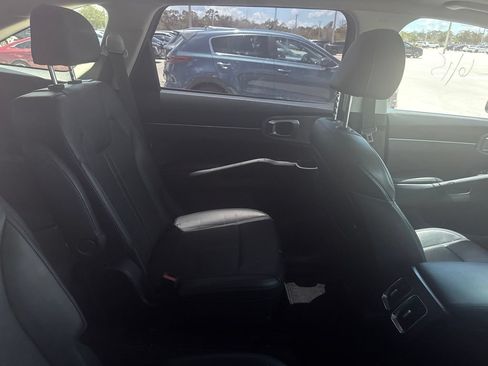 Certified 2023 Kia Sorento EX w/ Panoramic Sunroof Package FWD image 16
