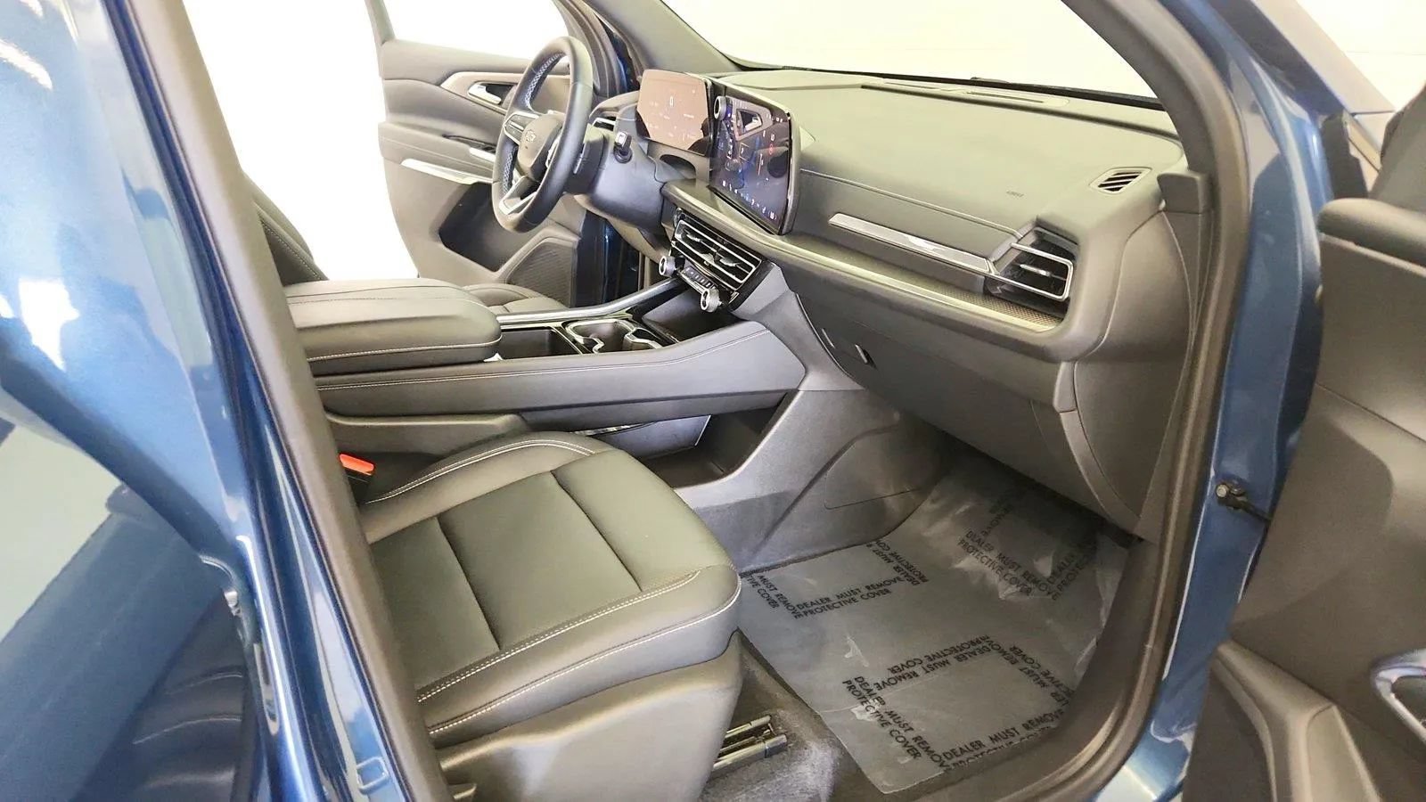 Used 2025 Chevrolet Traverse LT w/ Midnight/Sport Edition AWD/4WD image 29