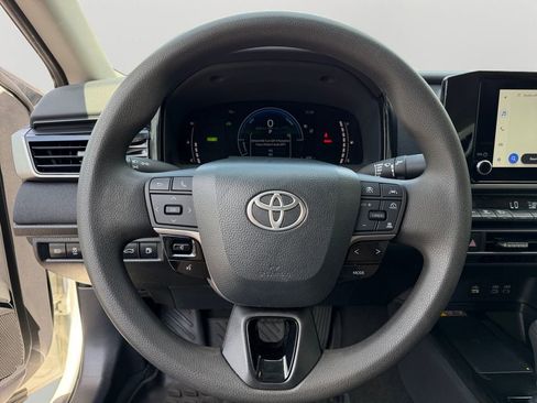 Used 2025 Toyota Camry LE image 19