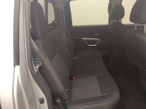 Used 2017 Nissan Titan SV image 19