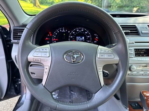 Used 2011 Toyota Camry XLE w/ XLE Extra-Value Pkg #2 FWD image 12