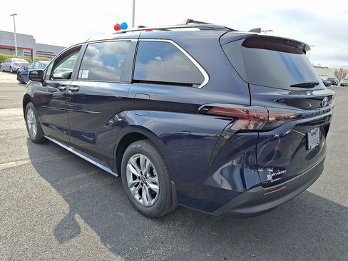 New 2026 Toyota Sienna XLE AWD/4WD image 5